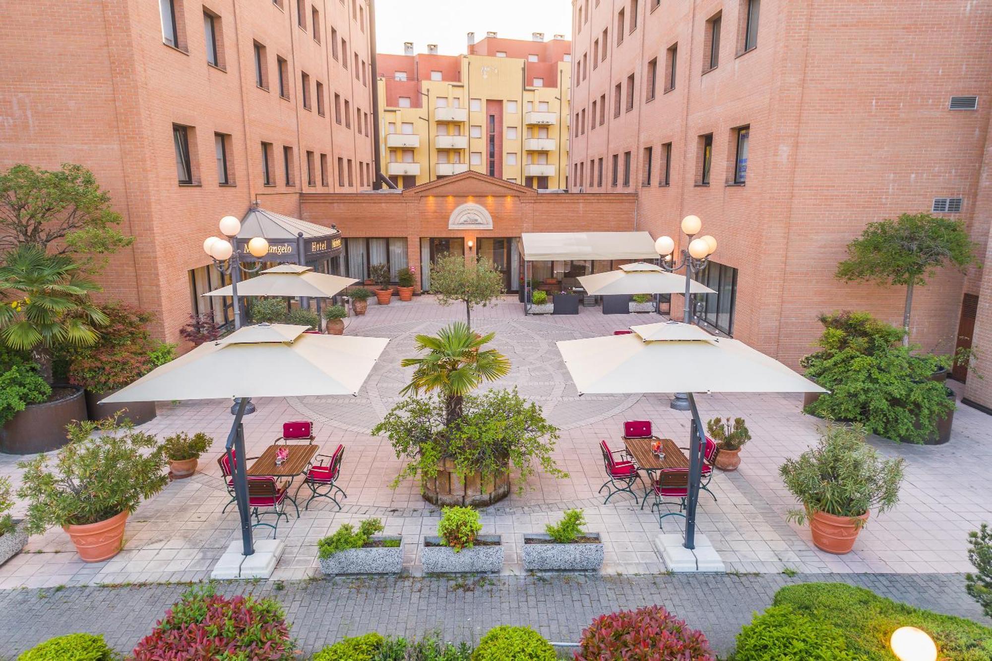 4 Hotel 4 Stelle Vicino alla Galleria Ferrari da Valutare