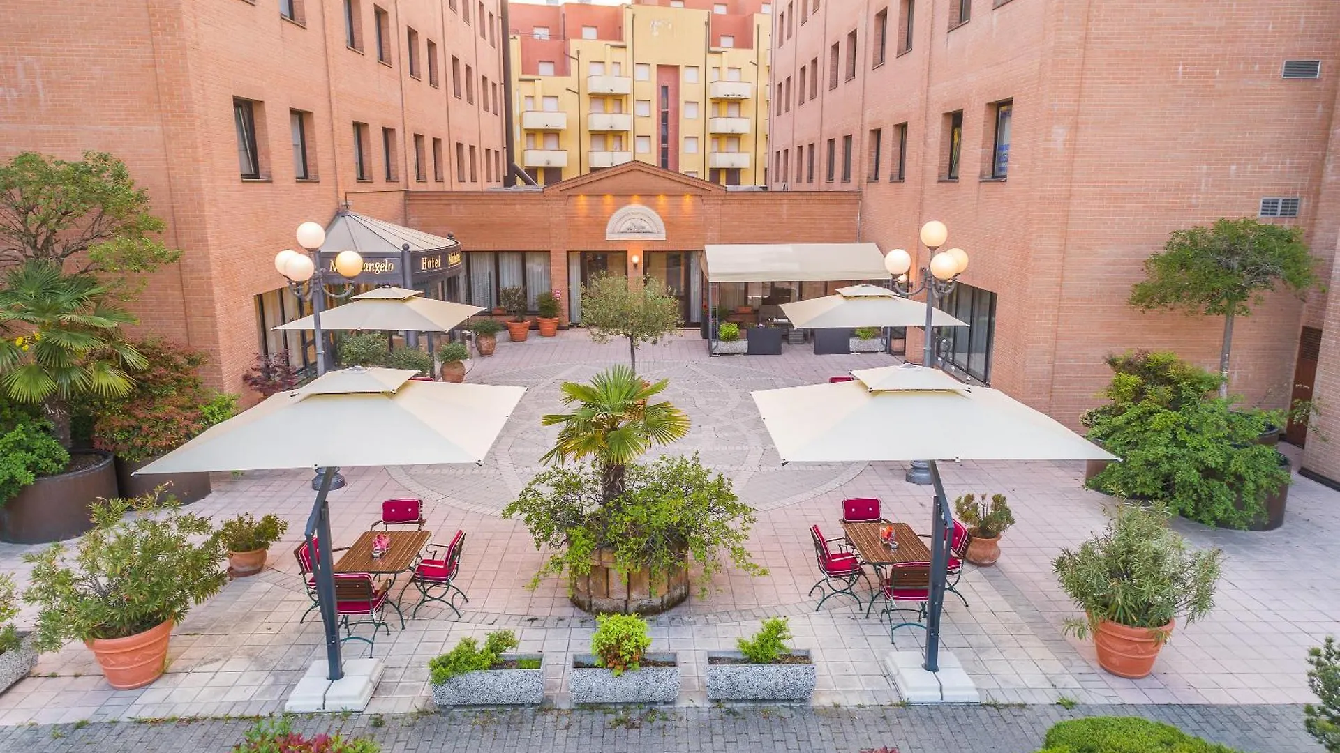4 Hotel 4 Stelle Vicino alla Galleria Ferrari da Valutare