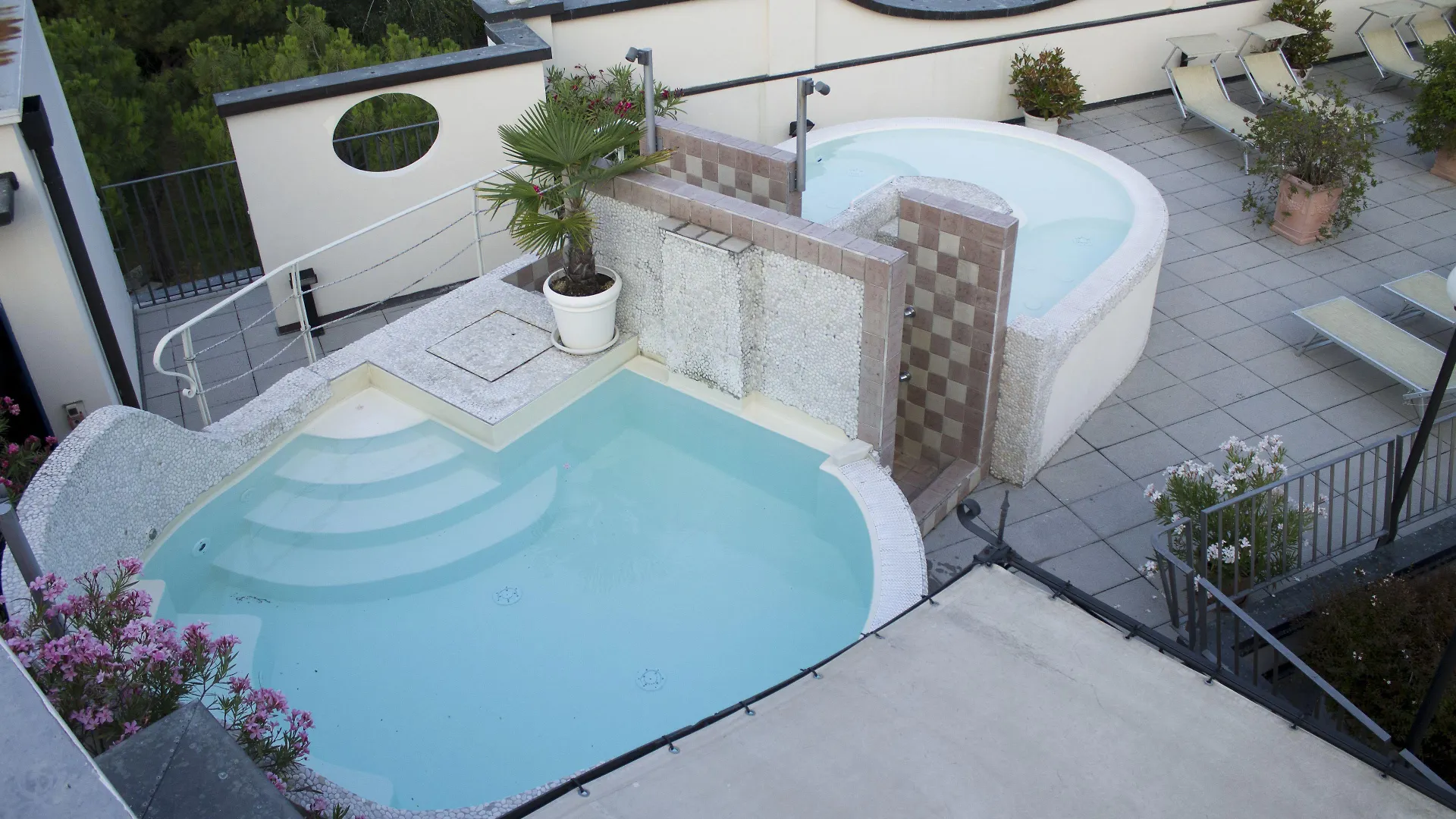 4 Beach Hotel vicino al Castello di Desenzano da Prenotare