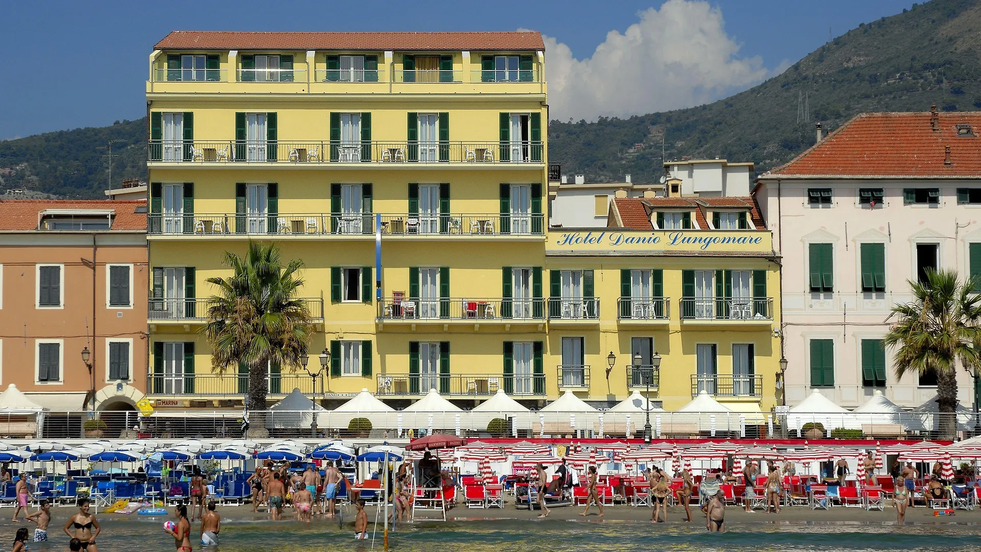 15 Hotel sul Mare vicino al Porto di Alassio da Prenotare