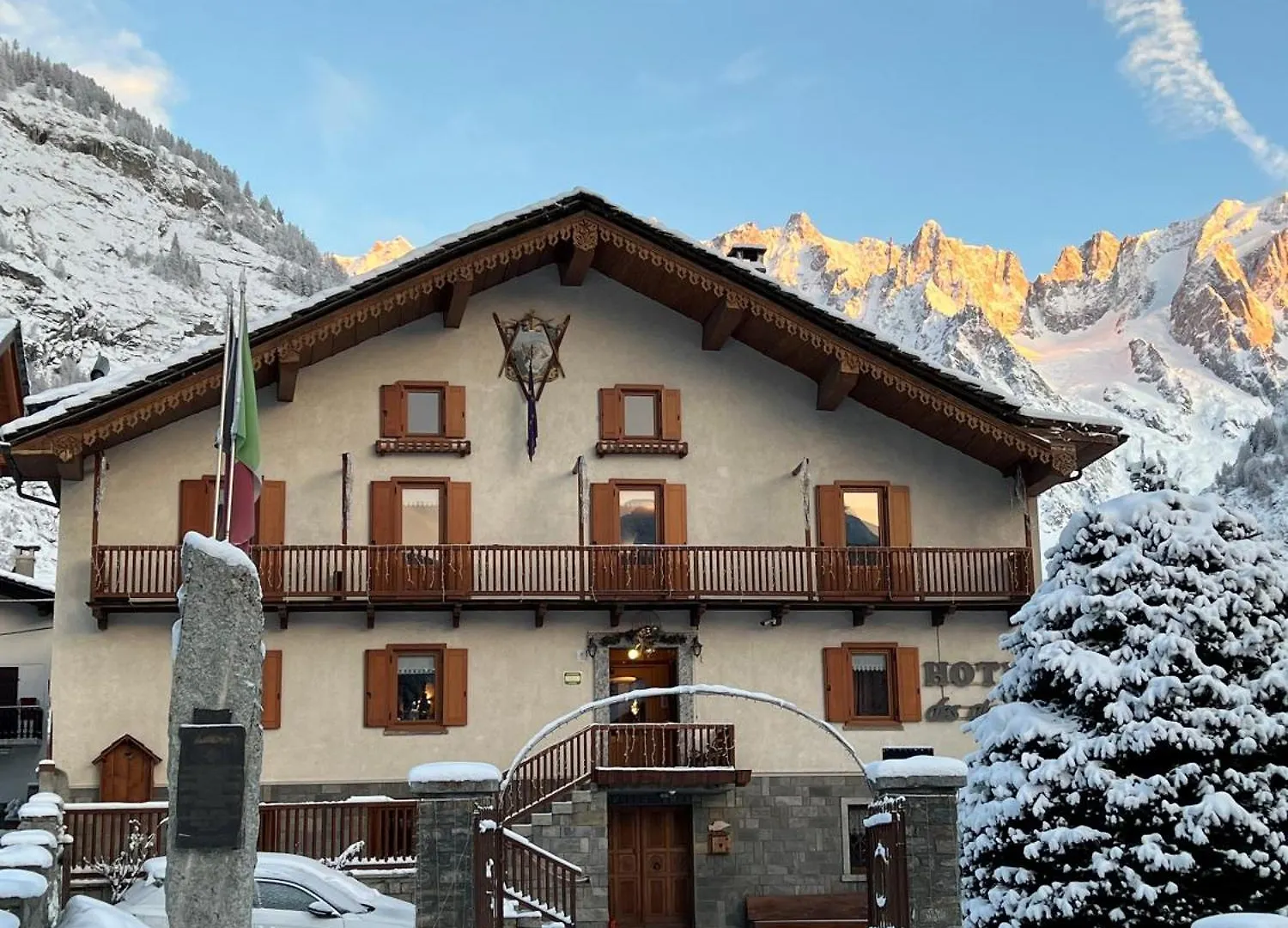9 Hotel Centrali Vicino alla Funivia di Courmayeur che Vale la Pena Prenotare