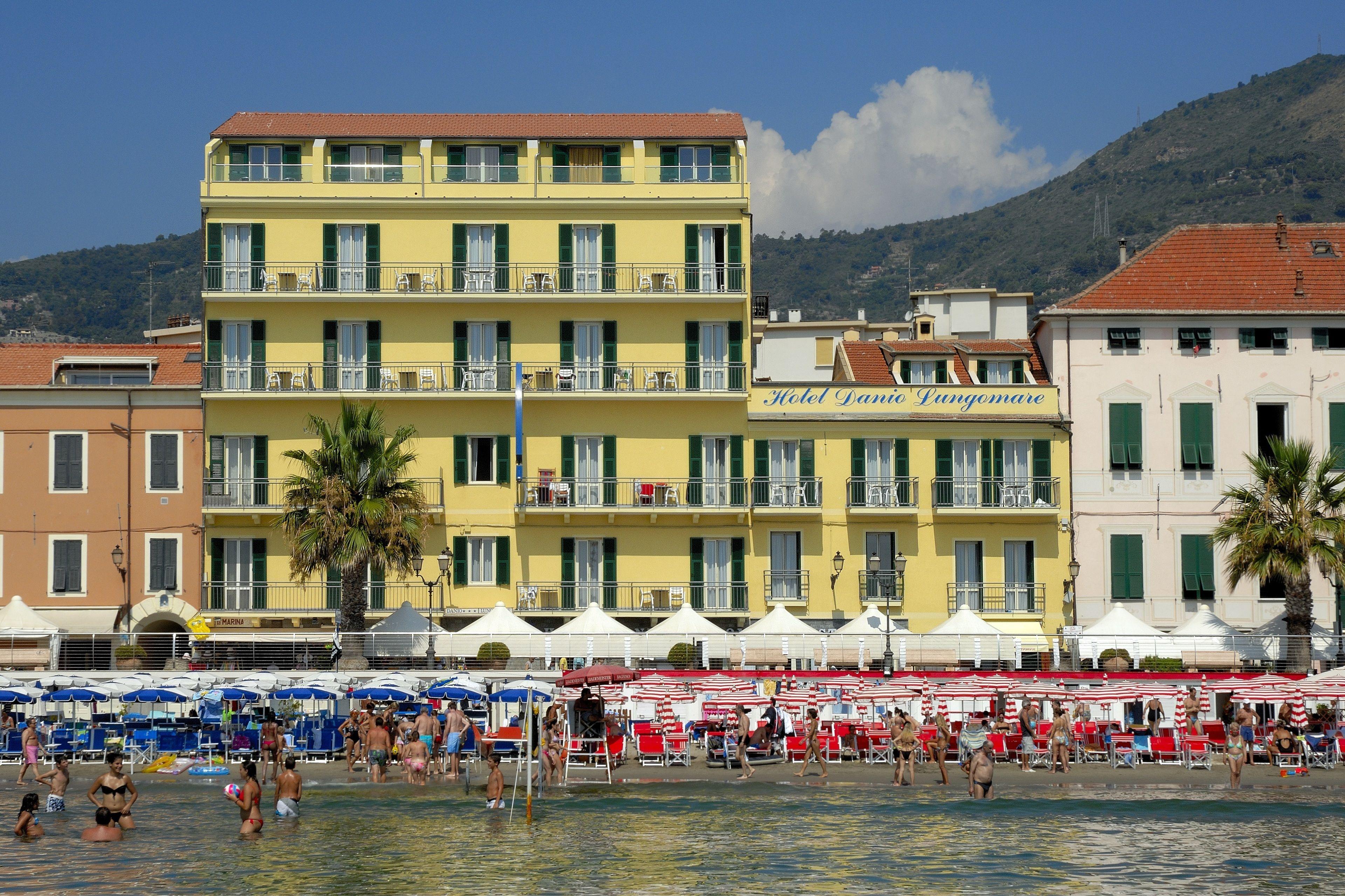 15 Hotel sul Mare vicino al Porto di Alassio da Prenotare